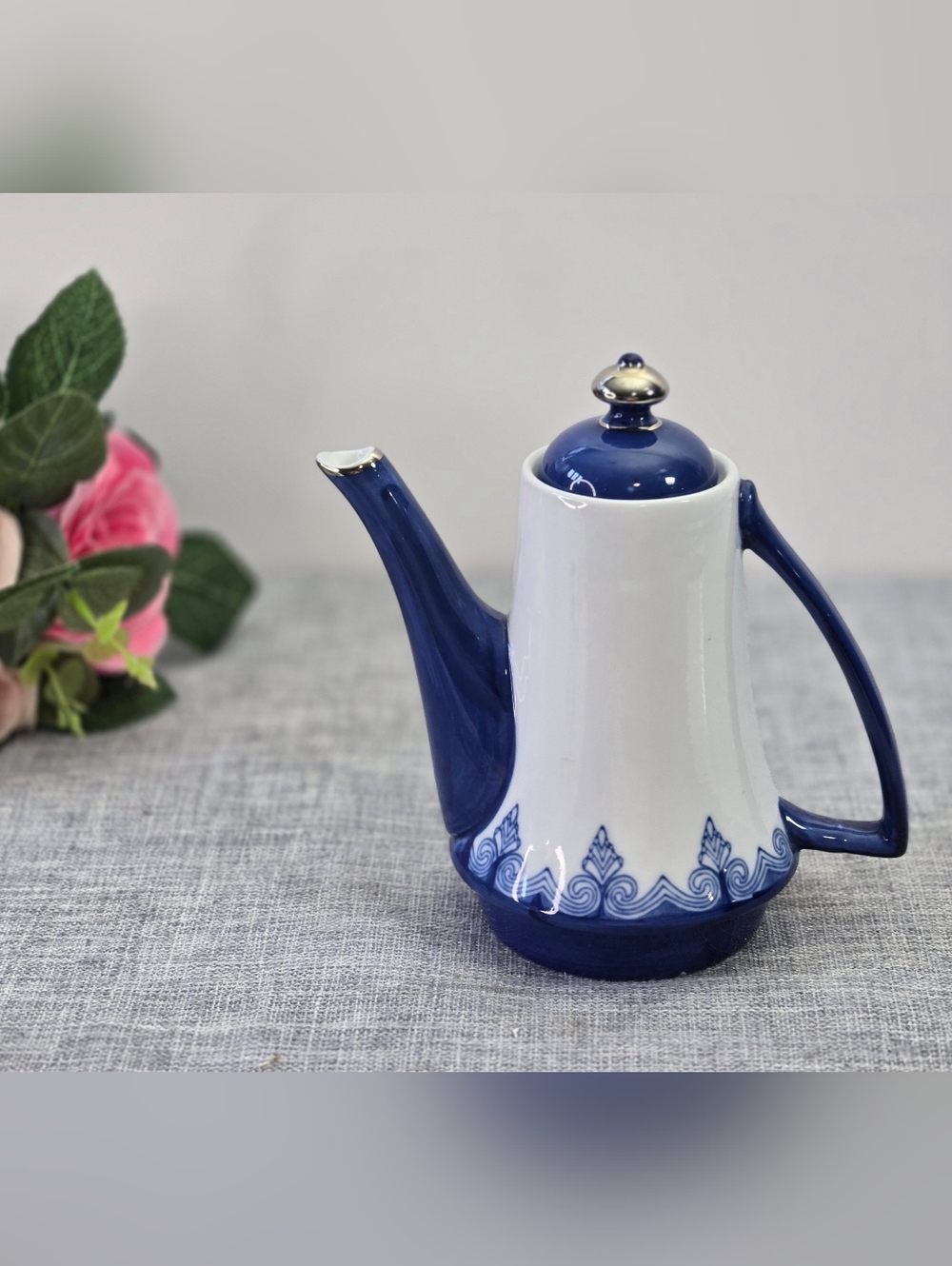 Bombay China Cobalt/White Porcelain Arabesque Pattern Silver Trim Teapot 1.5 Cup